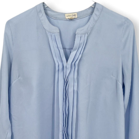 Maison Jules Blue V Neck Pleated Long Sleeve Pullover Blouse Size Medium - Picture 2 of 9